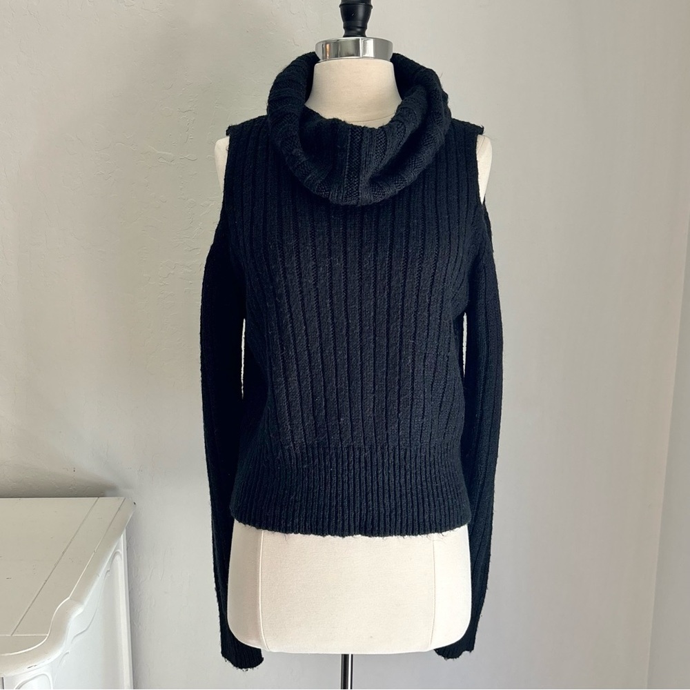 Black Ribbed Knit Cowl Turtleneck Cold Shoulder Long Sleeve Sweater, Large